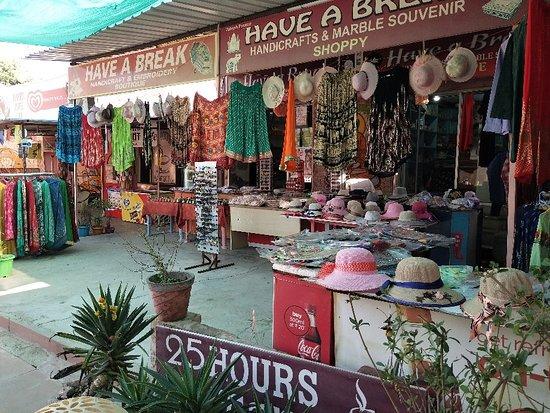 25 Hours Hangout Cafe